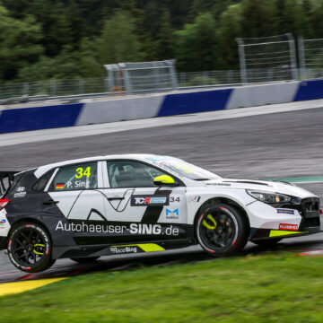 Patrick Sing wins his debut in TCR Eastern Europe