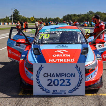 Maťo Homola climbs to 12th in the KUMHO TCR World Ranking