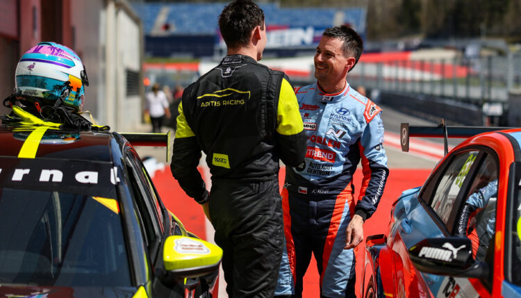Kout and Ghermandi set the pace in first practice