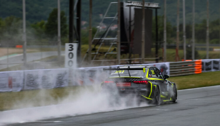 Wet qualifying thriller as pole is decided by 0.005 seconds